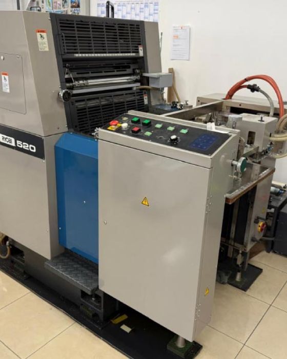 Presse offset Ryobi 520 une couleur, imprimerie Blas-Desmoutiez à Lille